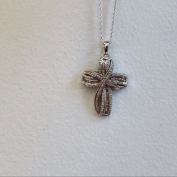 Sterling Silver 925 Simulated Baguette Round Diamond CZ Puffy Cross Necklace - Picture 4 of 11